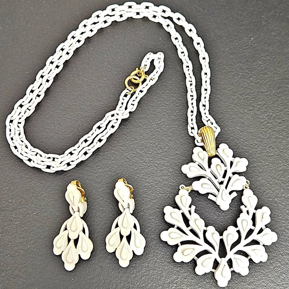 Vintage Trifari White Enamel Chain & Double Drop Pendant Necklace and Earrings